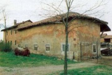 La cascina Sant'Eusenzio nel 1985, prima dei restauri